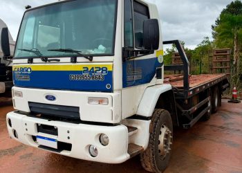 Caminhão Ford Cargo Plataforma