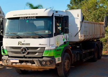 Caminhão Caçamba Mercedes-Benz