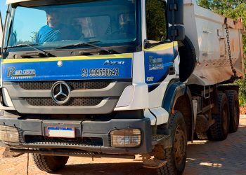 Caminhão Caçamba Mercedes-Benz