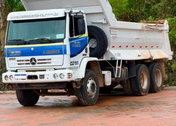 Caminhão Caçamba Mercedes-Benz