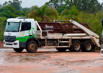 Caminhão Papa Entulho Mercedes-Benz