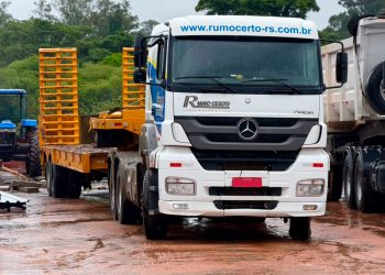 Caminhão Plataforma Mercedes-Benz