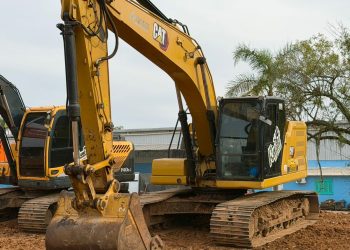 Escavadeira Caterpillar 22 Toneladas